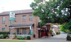 Cedar Lodge Motel - Accommodation Whitsundays 0
