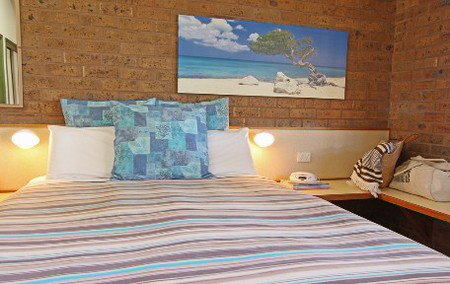 The Beachfront Motel - Accommodation Whitsundays 1