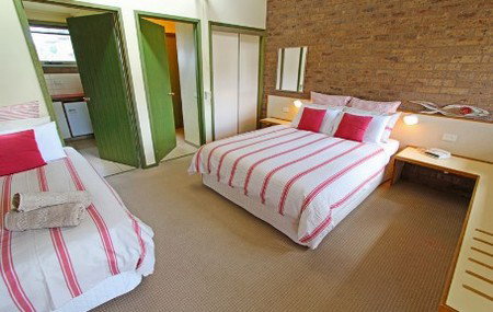 The Beachfront Motel - Accommodation Whitsundays 3