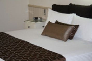 Comfort Inn & Suites Robertson Gardens - Accommodation Whitsundays 1