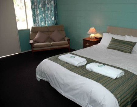 The Bay Motel - Safety Beach - Accommodation Whitsundays 0