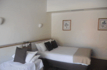 Burkes Hotel Motel - Accommodation Whitsundays 0