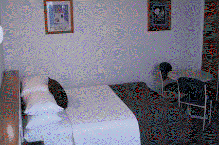 Burkes Hotel Motel - Accommodation Whitsundays 1