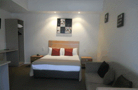 Burkes Hotel Motel - Accommodation Whitsundays 4