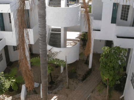 Cambridge Atrium - Accommodation Whitsundays 4