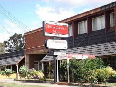 Town & Country Motel - Accommodation Whitsundays 0