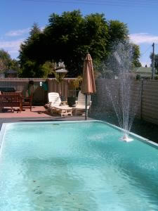 Paruna Motel - Accommodation Whitsundays 2