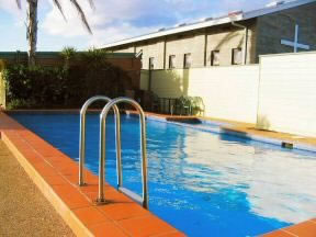 Pelican At Lakes Motel - Accommodation Whitsundays 2