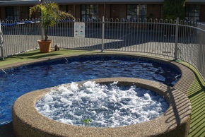 Rodney Motor Inn - Accommodation Whitsundays 1