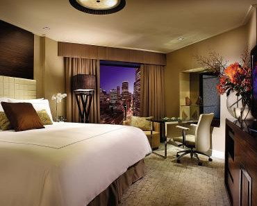 Four Seasons Hotel - Accommodation Whitsundays 0