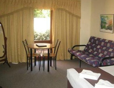 Parkway Motel - Accommodation Whitsundays 2