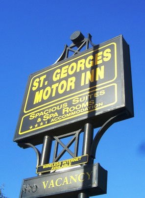 St Georges Motor Inn - Accommodation Whitsundays 0