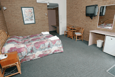 The Tropicana Motor Inn - Accommodation Whitsundays 1