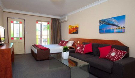 Central Railway Hotel - Accommodation Whitsundays 0