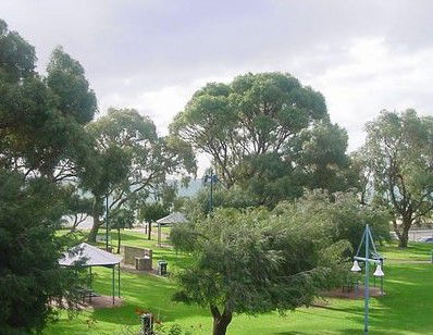 Beachside Apartment Hotel - Accommodation Whitsundays 1