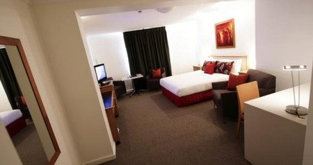 Townhouse Hotel - Accommodation Whitsundays 0