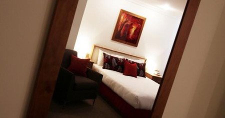 Townhouse Hotel - Accommodation Whitsundays 1