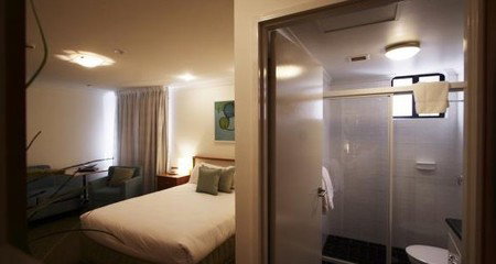 Townhouse Hotel - Accommodation Whitsundays 2