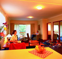 Oxley Court Serviced Apartments - Accommodation Whitsundays