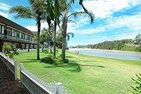 Clan Lakeside Lodge - Accommodation Whitsundays 3