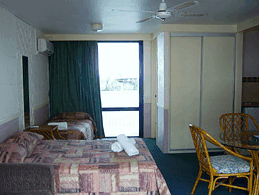 Club Surfers - Accommodation Whitsundays 0