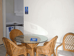 Club Surfers - Accommodation Whitsundays 2