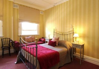 The Russell Hotel - Accommodation Whitsundays 2