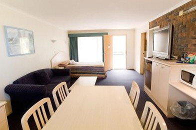 Comfort Inn Big Windmill - Accommodation Whitsundays 1