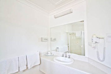 Branxton House Motel - Accommodation Whitsundays 3