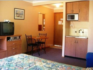 Bridge View Motel - Accommodation Whitsundays 1