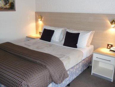 Hamiltons Townhouse Motel - Accommodation Whitsundays 0