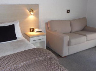 Hamiltons Townhouse Motel - Accommodation Whitsundays 1