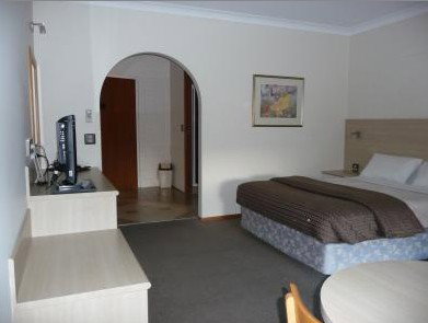 Hamiltons Townhouse Motel - Accommodation Whitsundays 2