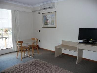 Hamiltons Townhouse Motel - Accommodation Whitsundays 3