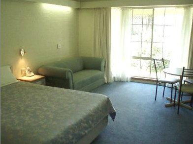 Hamiltons Townhouse Motel - Accommodation Whitsundays 4