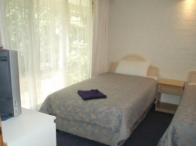 Hamiltons Townhouse Motel - Accommodation Whitsundays 5