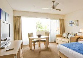Waves Byron Bay - Accommodation Whitsundays 3