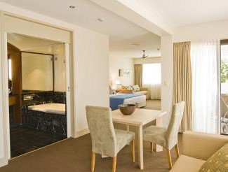 Waves Byron Bay - Accommodation Whitsundays 4