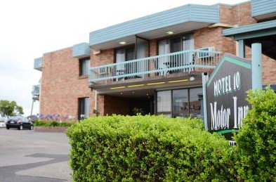 Motel 10 Motor Inn - Accommodation Whitsundays 0