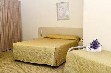 Motel 10 Motor Inn - Accommodation Whitsundays 1