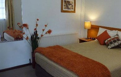 Colonial Lodge Motor Inn - Accommodation Whitsundays 2