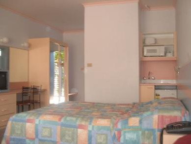 Golden Sands Motor Inn - Accommodation Whitsundays 1