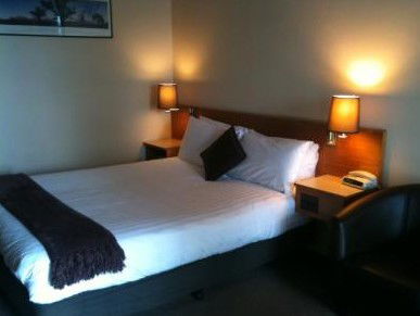 Golden West Motor Inn - Accommodation Whitsundays 2