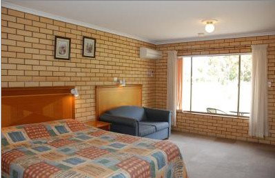 Golfers Lodge Motel - Accommodation Whitsundays 2