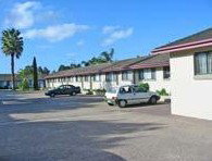 Hanging Rock Family Motel - Accommodation Whitsundays 0