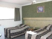 Hanging Rock Family Motel - Accommodation Whitsundays 1