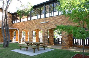 Maclin Lodge Motel - Accommodation Whitsundays 1