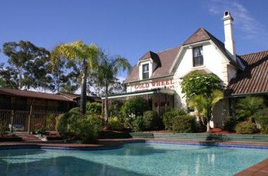 Maclin Lodge Motel - Accommodation Whitsundays 3
