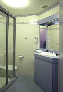 Palm Court Motor Inn - Accommodation Whitsundays 3