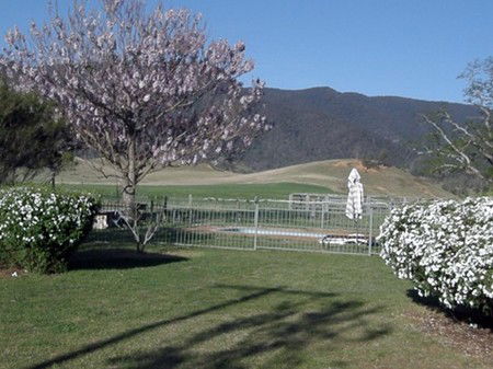 Jembaicumbene NSW Accommodation Whitsundays
